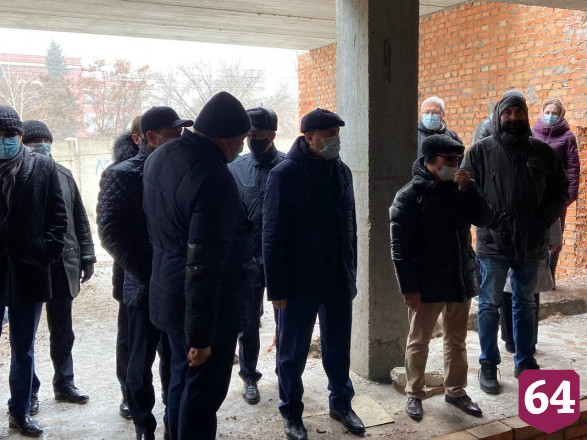 Губернатор потребовал увеличить число строителей цирка до 200