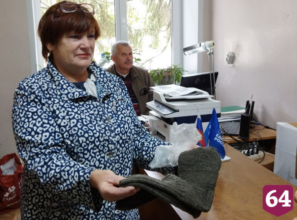 Саратовские рукодельницы вяжут носки для мобилизованных 
