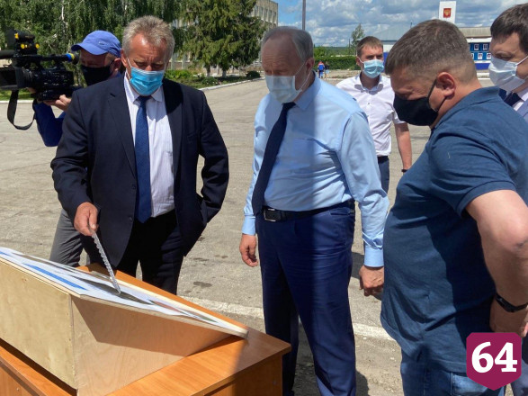 Губернатор потребовал привлекать местных подрядчиков к благоустройству 