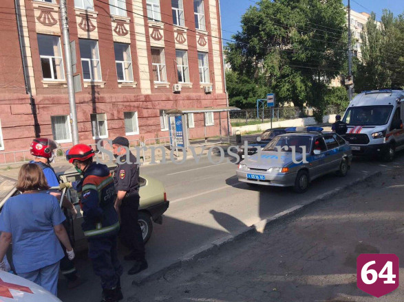 Жители Саратова вызвали спасателей неадекватному автомобилисту
