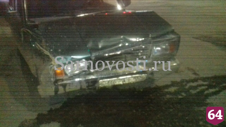 В центре Саратова три человека разбились в ДТП