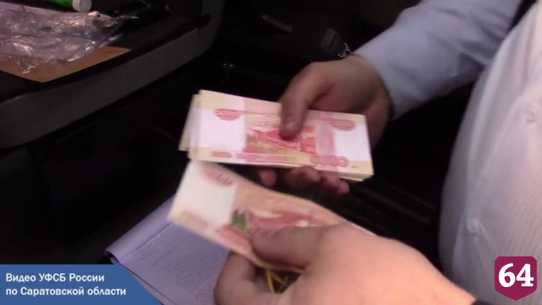 На набережной Саратова силовики устроили облаву на мошенников