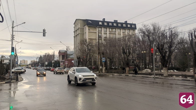 В Энгельсе отрегулировали светофор и избавились от пробок
