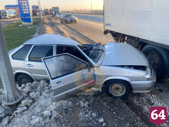 Водитель легковушки скончался в скорой после ДТП с грузовиком