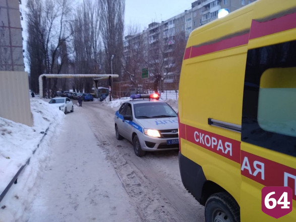 В Саратове пожарные потушили полыхающую многоэтажку
