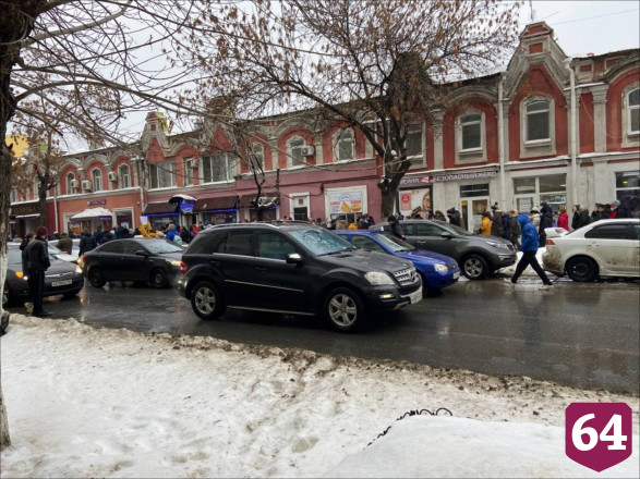 Участники митинга Навального штурмовали Саратовскую областную думу