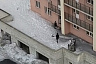 В Саратове долгострой стал местом притяжения подростков и бродячих собак