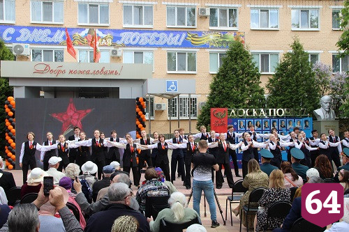 В Энгельсе ветераны отпраздновали Победу под цветущими каштанами