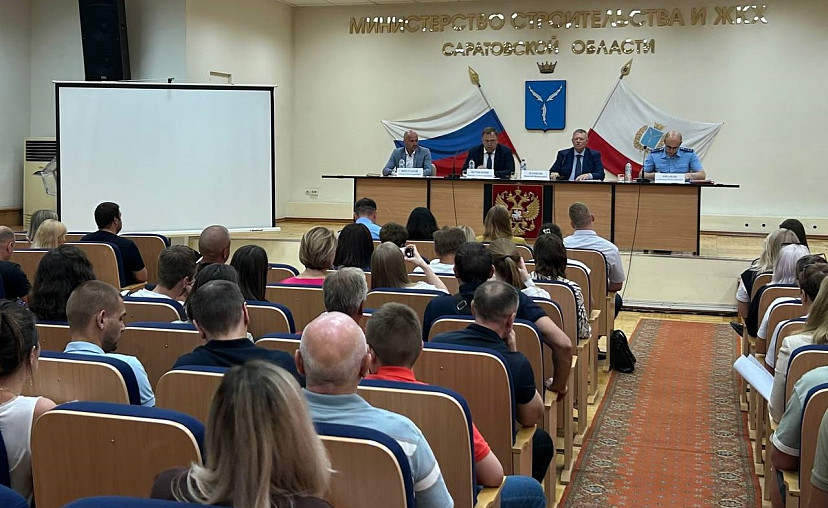 Власти Саратова встретились с пайщиками недостроенных домов в Авиаторе