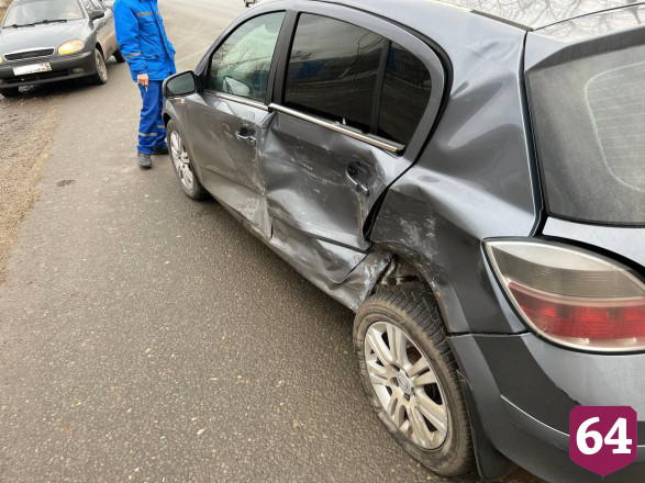 Два человека травмировались в аварии на Волжском проспекте