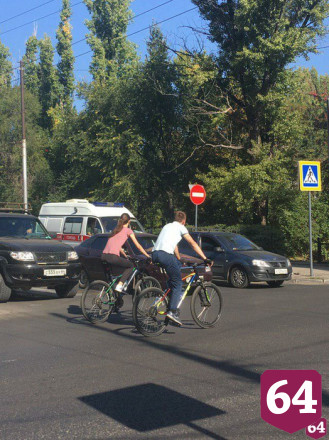 Саратовцев возмутили неприличные жесты участников велопарада