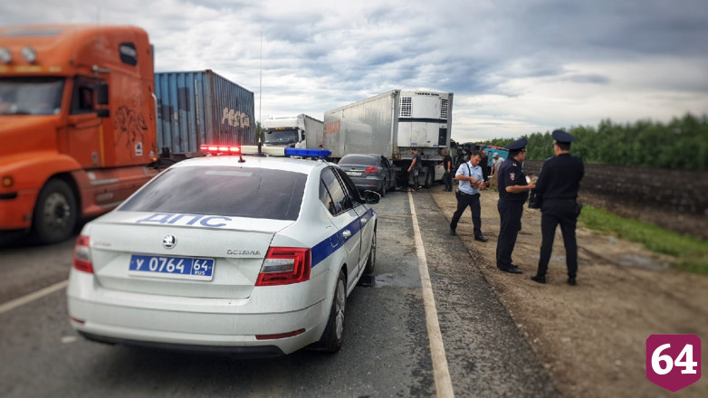 В массовом ДТП с фурой покалечился водитель «Газели»