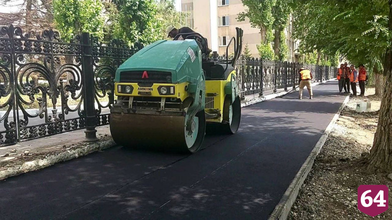 Губернатор потребовал отстранять подрядчиков за некачественные тротуары