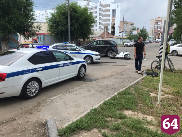 Мотоциклист покалечился в ДТП с «Мерседесом» под Саратовом