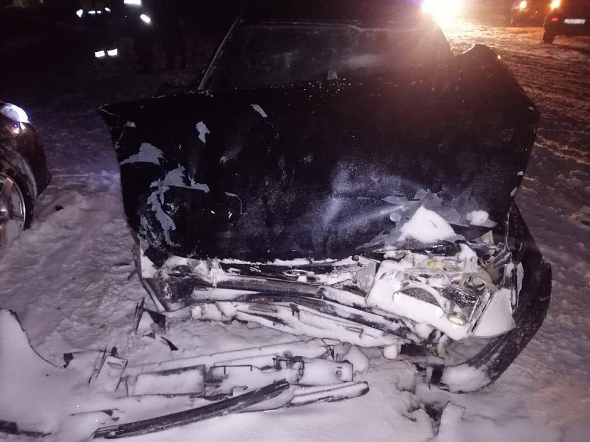 Пассажирки иномарки пострадали в массовой аварии на саратовской трассе