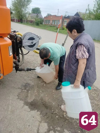 В Энгельсе увеличили число машин для подвоза воды