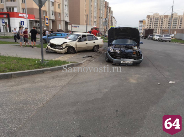 Два человека разбили головы в ДТП на Лисина