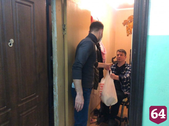 Саратовские волонтеры в период пандемии доставили продукты инвалидам