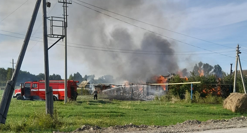 Под Саратовом соседи вынесли из горящего дома неходячего мужчину