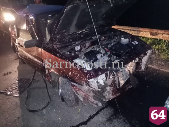 Пассажиры бросили умирать водителя после ДТП с отбойником под Саратовом