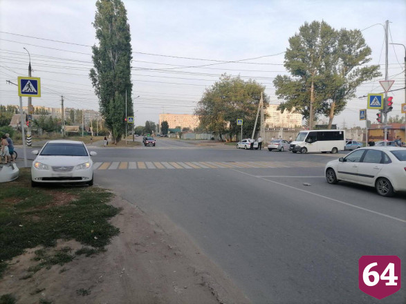 В столкновении легковушек под Саратовом пострадала 6-летняя девочка