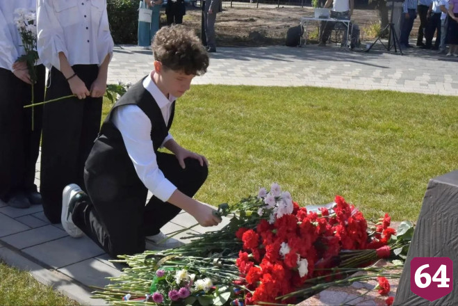 В Саратовской области открыли памятник погибшему в Беслане бойцу