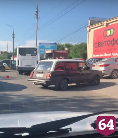 В аварии с маршруткой и двумя такси травмировалась женщина