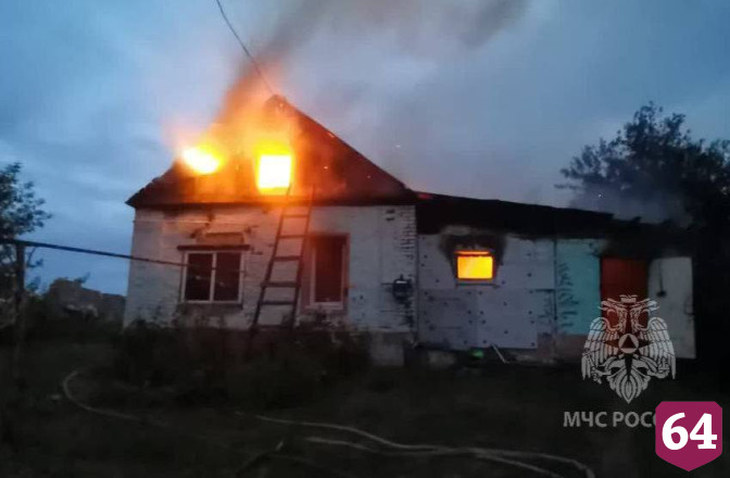Под Саратовом из-за камина загорелся дом