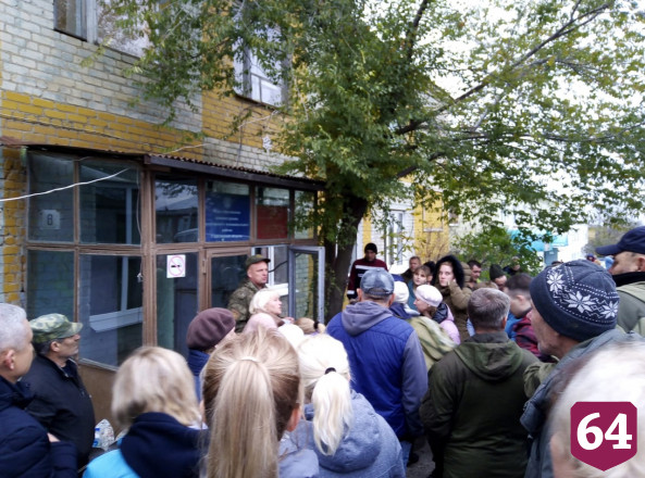 Мобилизованных саратовцев на проводах благословляли священники и имамы