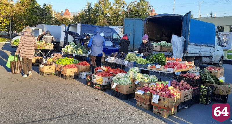 На Театральной площади массово торговали овощами