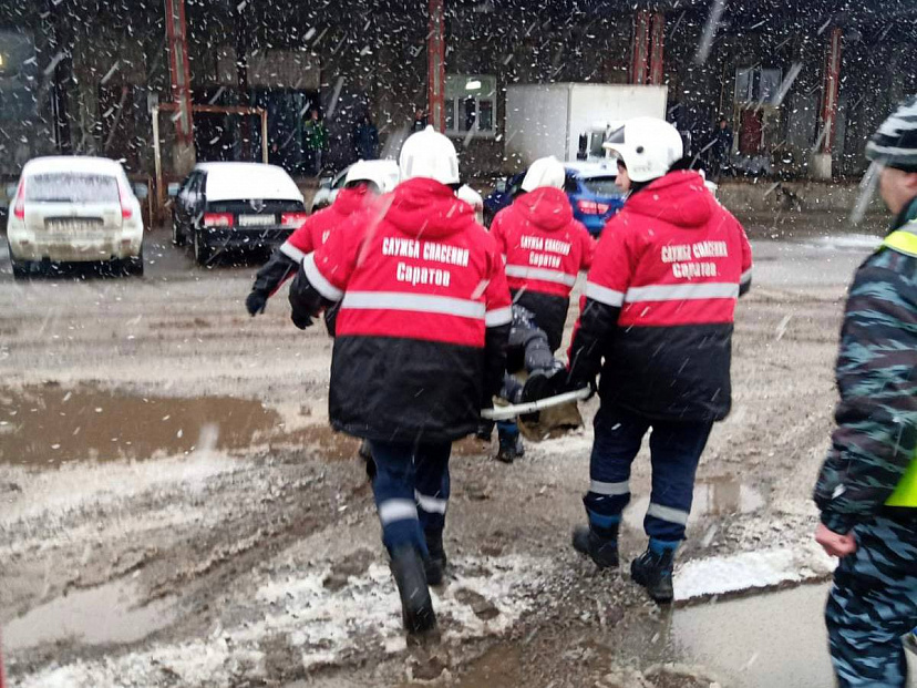 В Саратове женщина попала под поезд и выжила