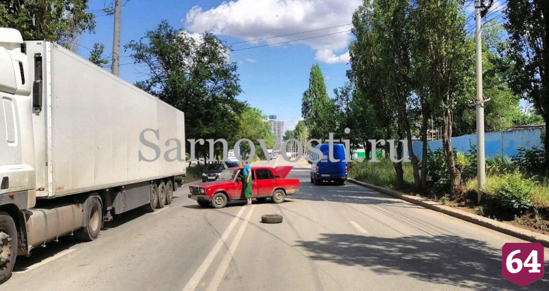 В Саратове пешеход в ДТП помяла «Жигули»
