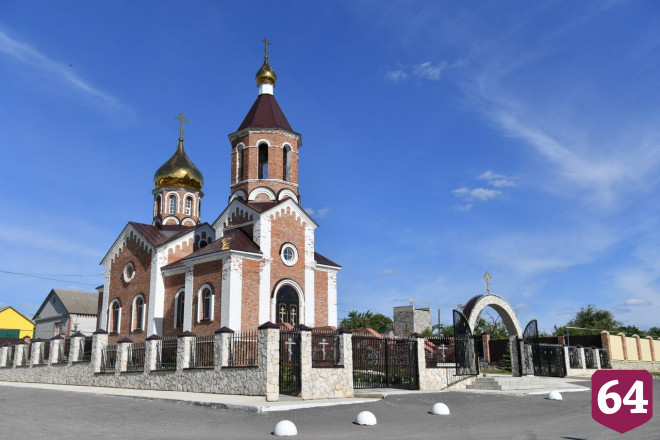 Саратовский фермер помог отремонтировать дороги в селе  