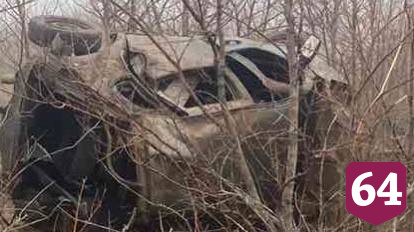 Два человека погибли в перевернувшемся под Саратовом автомобиле