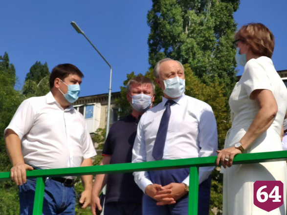 В Саратове достраивают школьный спорткомплекс с бассейном 