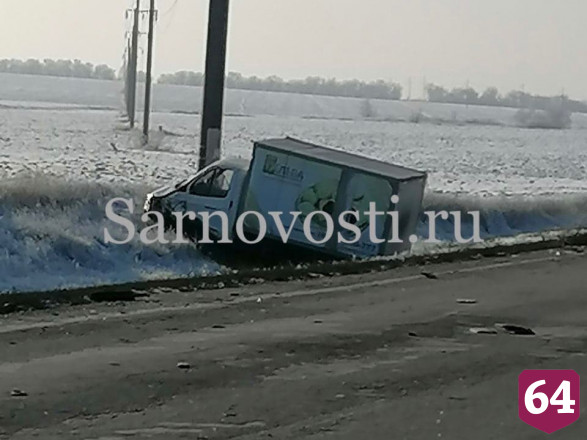 Под Саратовом в ДТП с хлебным фургоном пострадали 3 человека 