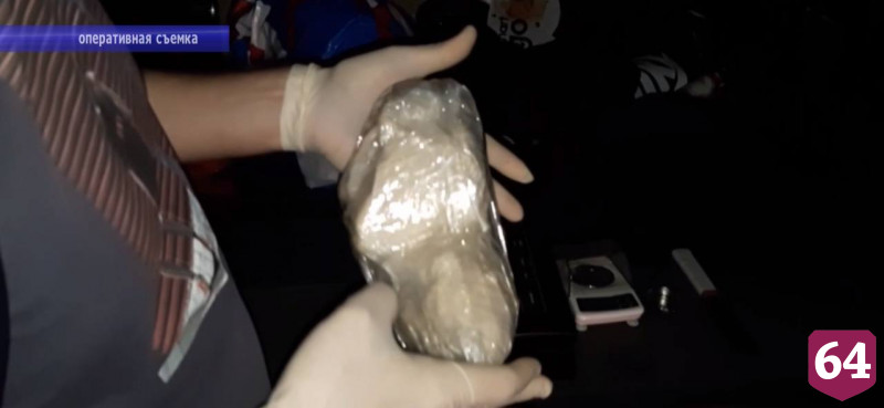 В Саратове поймали наркокурьера с килограммом синтетики