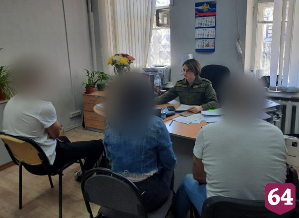В Саратове девушка покусала полицейского и попала под статью