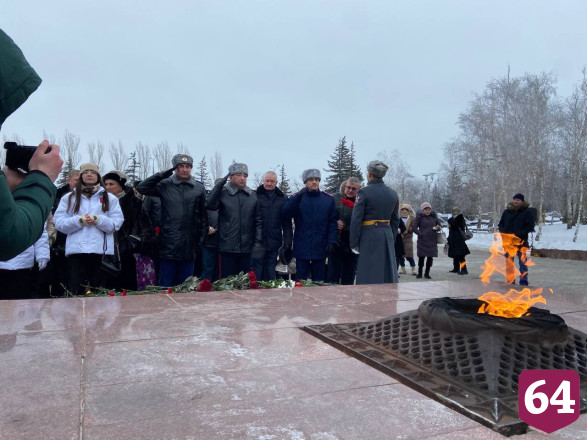 Саратовский губернатор почтил память героев Отечества