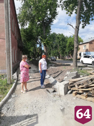 Подрядчики игнорируют поручения главы Саратова при ремонте тротуаров