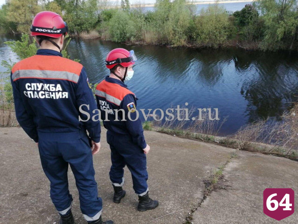 Спасатели достали из Волги тело погибшего мужчины