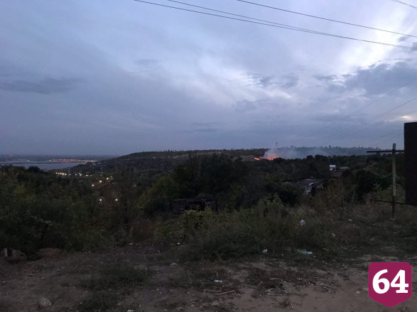 Рядом с парком Победы произошел природный пожар