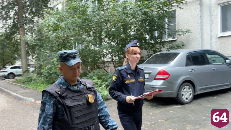 Приставы арестовали имущество саратовцев со стотысячными долгами за тепло 