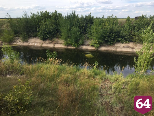 Под Саратовом в затонувшем автомобиле обнаружили тела двух женщин