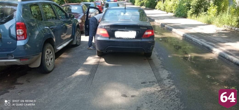 В Саратове мальчик на велосипеде выехал на дорогу и попал под машину