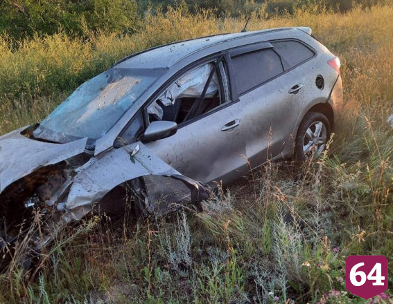 Под Саратовом водитель опрокинул иномарку в кювет 