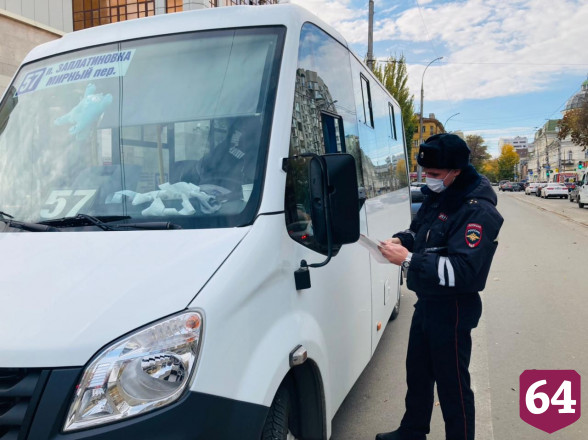 Саратовских таксистов обязали носить маски