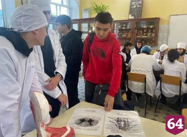Энгельсские школьники изучают криминалистику и предпринимательство 