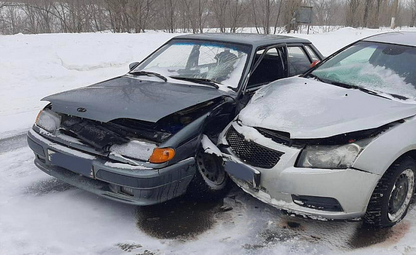 В ДТП под Саратовом разбился 20-летний водитель «Лады»