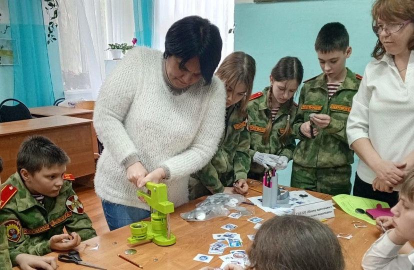 Саратовские участники фестиваля «Ангелы в городе» сделали подарки бойцам СВО